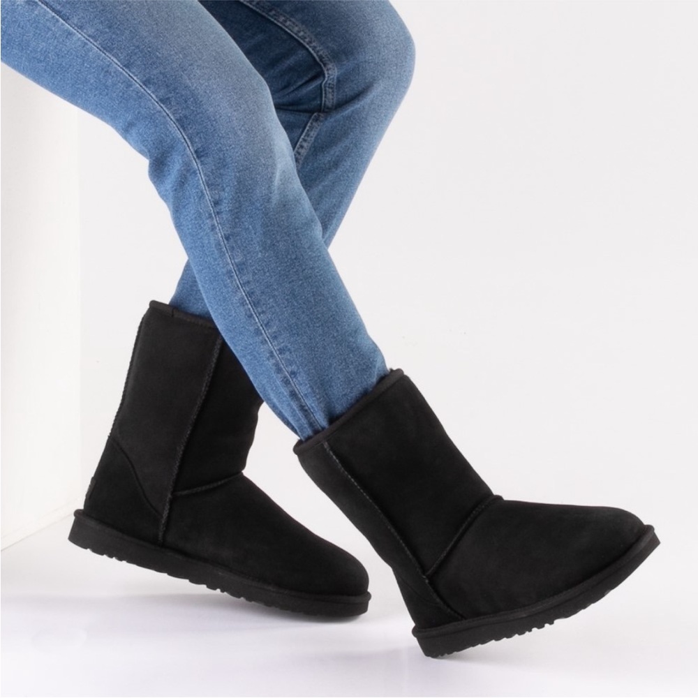 UGG | Leather Upper & Sheepskin Lining 🐑 Classic Short Black Boots